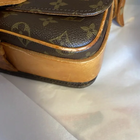 Louis Vuitton crossbody - Picture 4 of 8